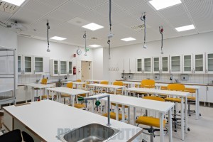 Huhtasuon koulukeskus, Jyväskylä 2015, kemian luokka
