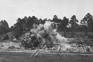 Kevät 1934, ensimmäinen räjäytys. Kuva Stadion-säätiö